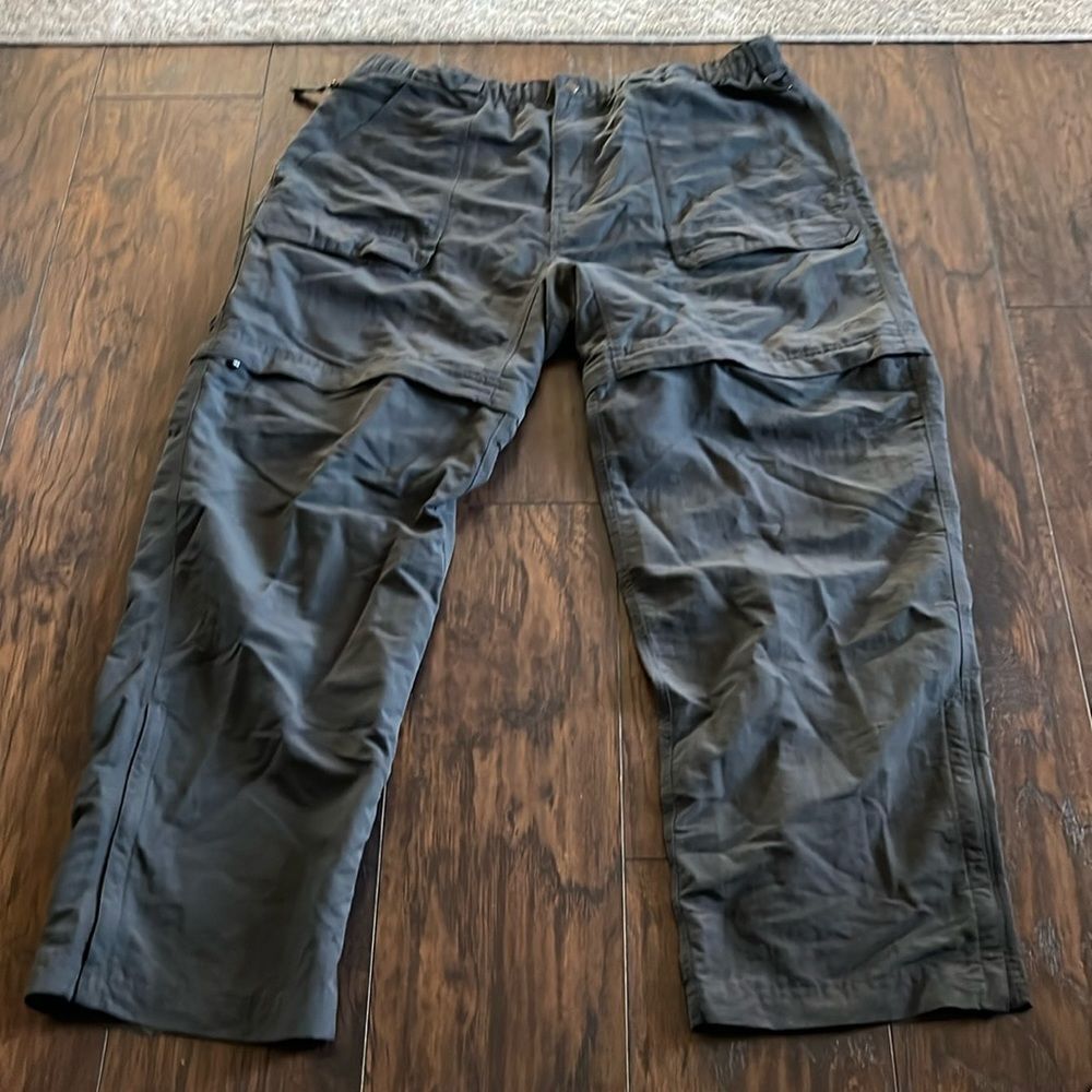 The North Face dark grey Nylon hiking convertible pants size XXL in EUC